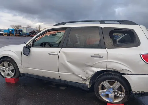 2010 Subaru Forester 2.5X Premium из США, поврежденный, VIN JF2SH6CC8AH743083